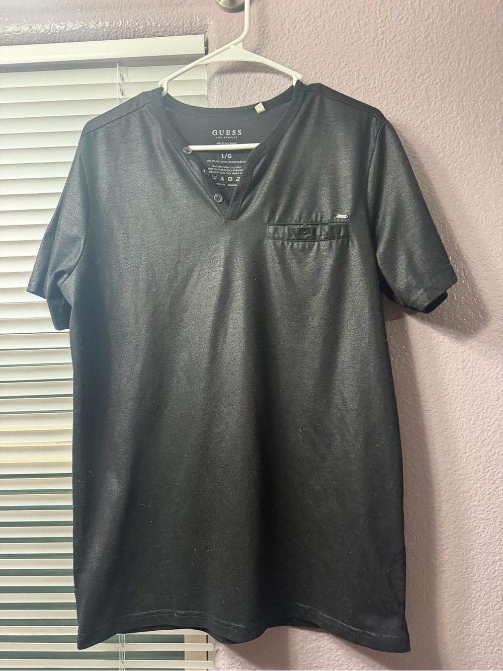 GUESS Men's Black Short-Sleeve V-Neck Pocket Tee